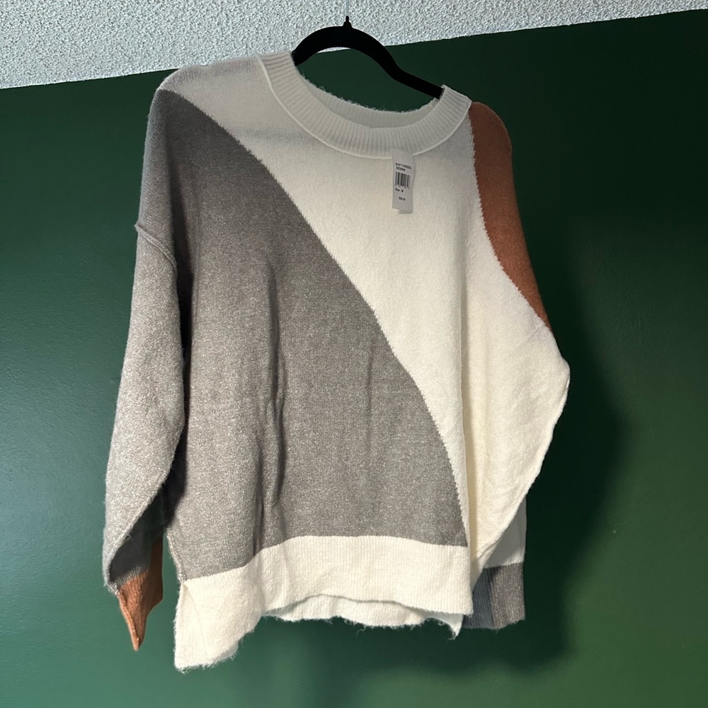 New with tags- blu pepper size medium sweater